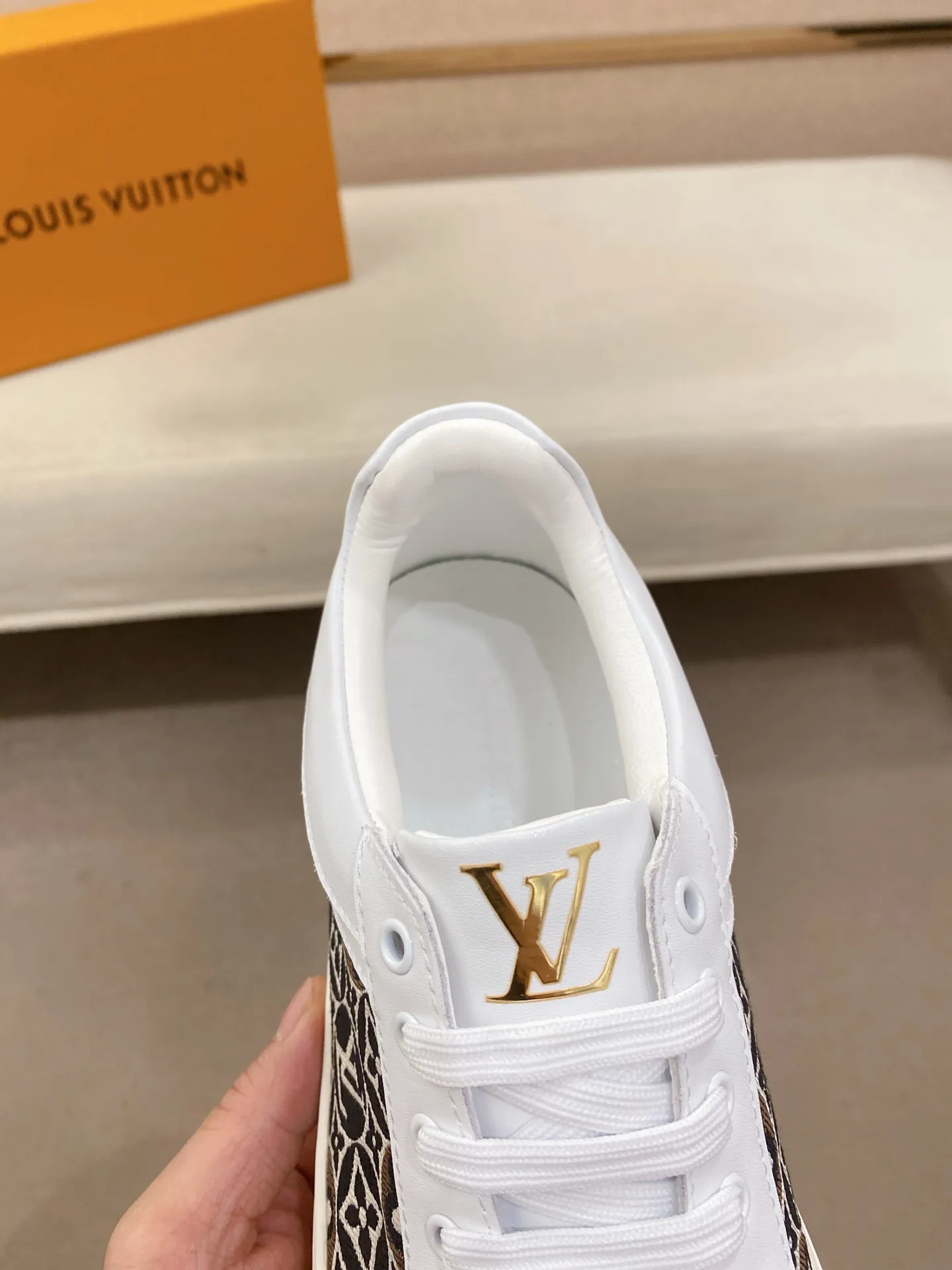 Men's clothing and shoes 400💰Louis Vuitton (Louis Vuitton/LV) top 🔍🔍 new models are on sale at the same time, the upper 🇮🇹 imported first-layer cowhide from Italy, fully imported sheepskin lining 💪💪, completely 1⃣️ to 1 ⃣️Re-engraved🇮🇹💪💪, ⚠Sole: The original sole is specially provided by the original factory, the exclusive movable molded sole is super comfortable, ⚠The original factory follows the order, 🔍🔍high quality, you can enter and exit the counter at will, welcome to compare⚠. Code number:38-44